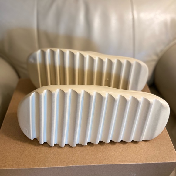 yeezy slides - Picture 4 of 6